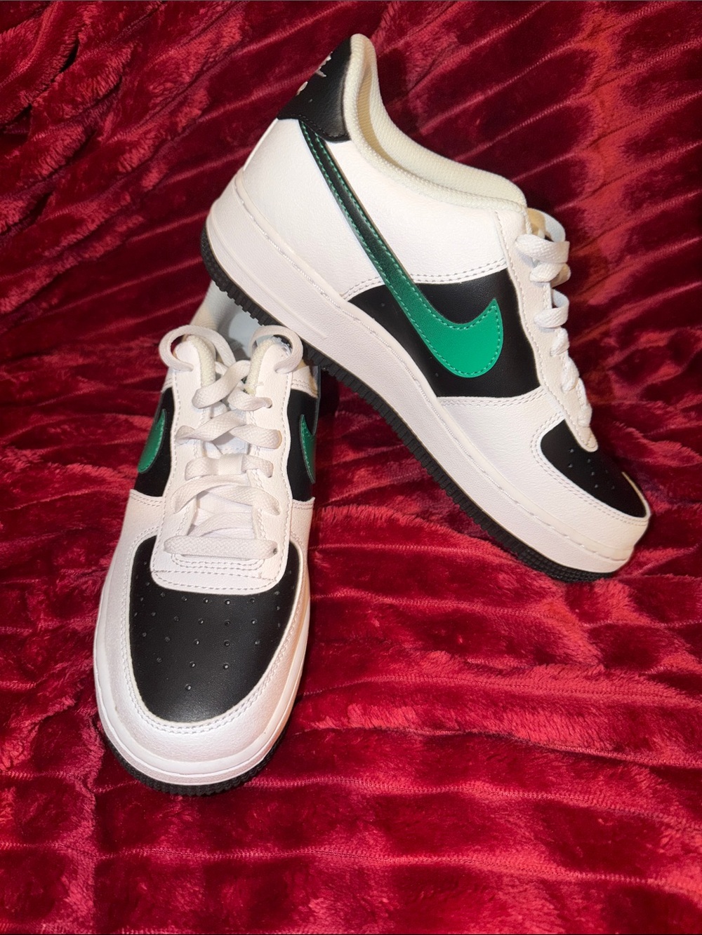 Nike Air Force 1 size 6Y (women’s 7.5)